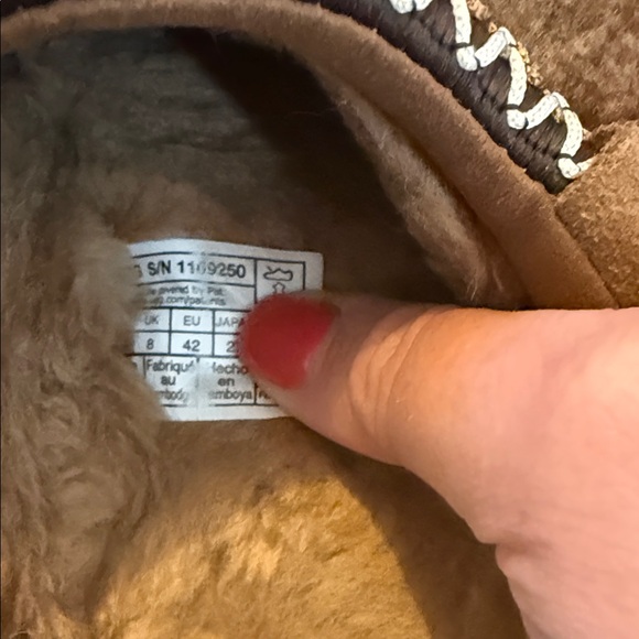UGG womens slippers. Size 9 - Picture 3 of 8